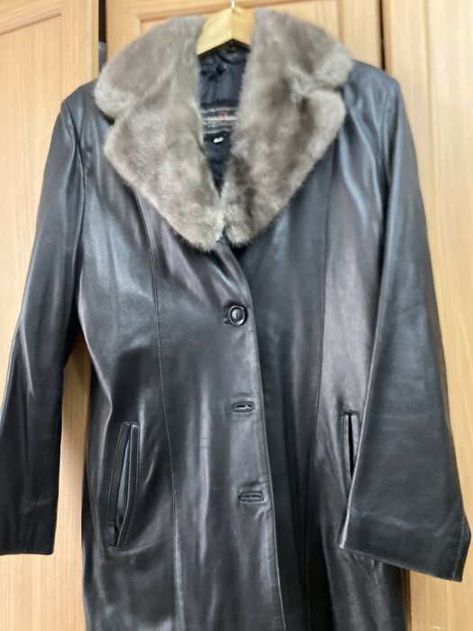 Продам женскую куртку с норковым варотником