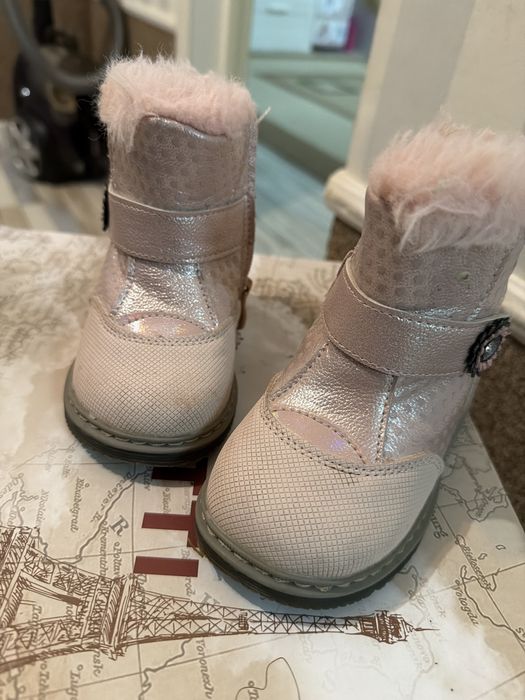 Продам зимние сапоги для девочек