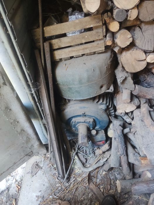 Продам электродвигатель 90 квт