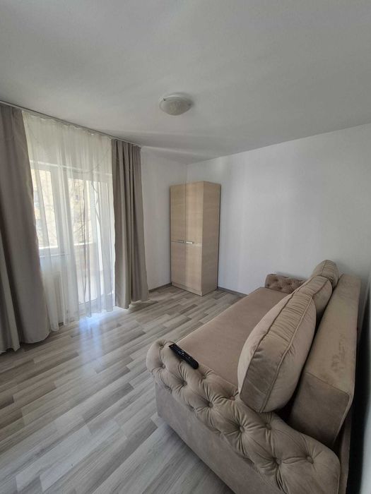 Inchiriez apartament cu 3 camere, bloc nou, zona centrala