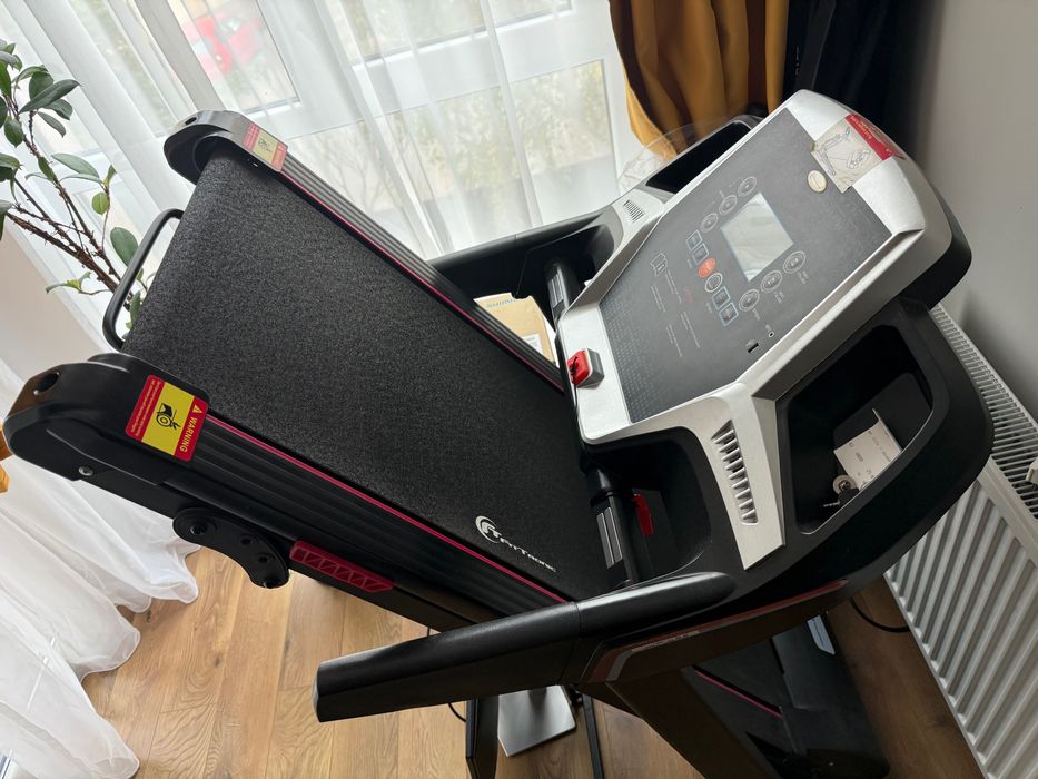 Banda de alergat electrica FitTronic D100, pliabila, foarte putin folosita
