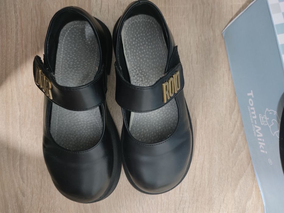 Продам туфли для девочки