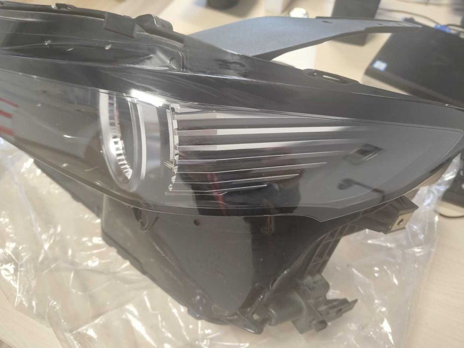 Far stanga full LED  si semnalizare stanga Mazda CX-30, model 2020