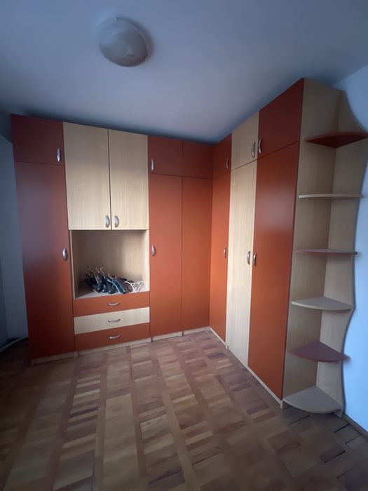 Mobilier camera facut la comanda