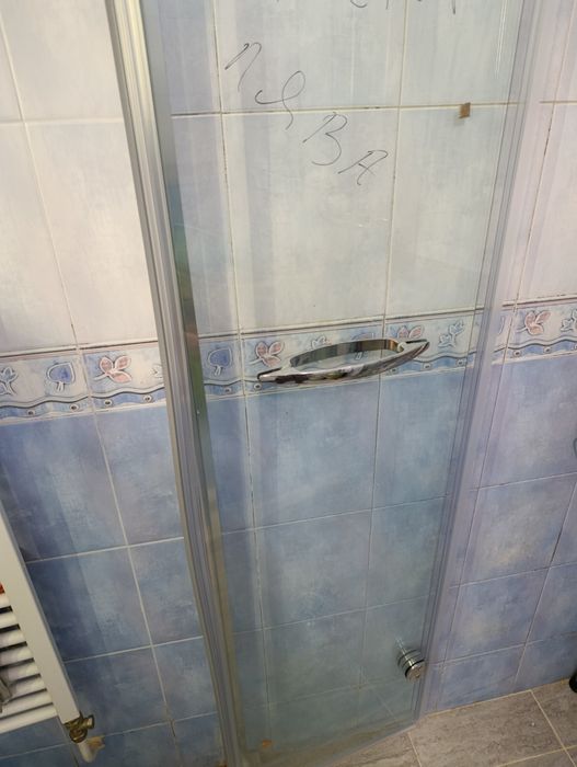 Душ Кабина         .