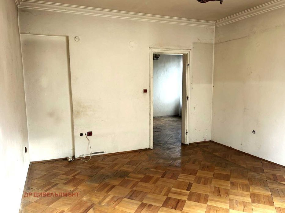 Продава се Тристаен апартамент в София, Център - 94 кв.м за 2978 €/кв.м - Снимка #13