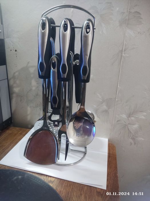 Кухонный набор из 9 предметов.