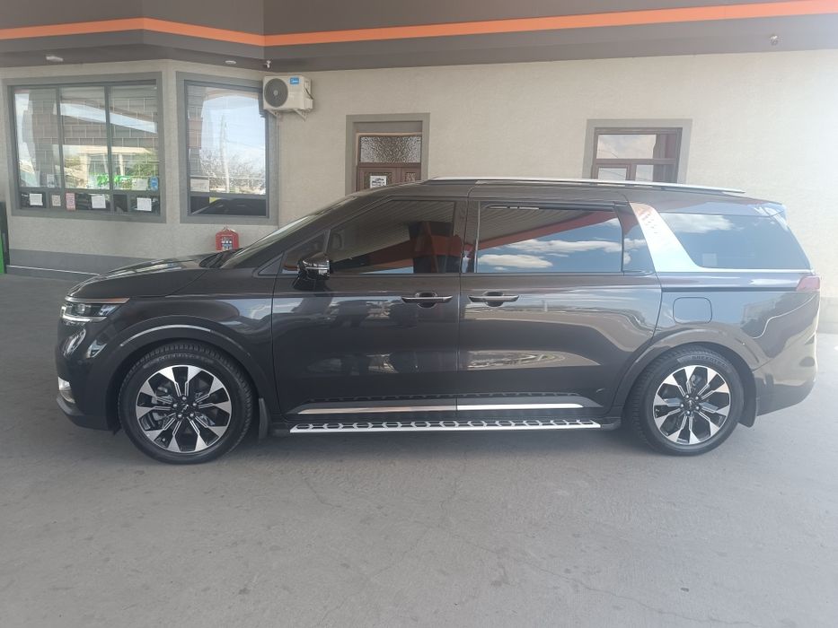 Kia Carnival sroʻchne sotladi