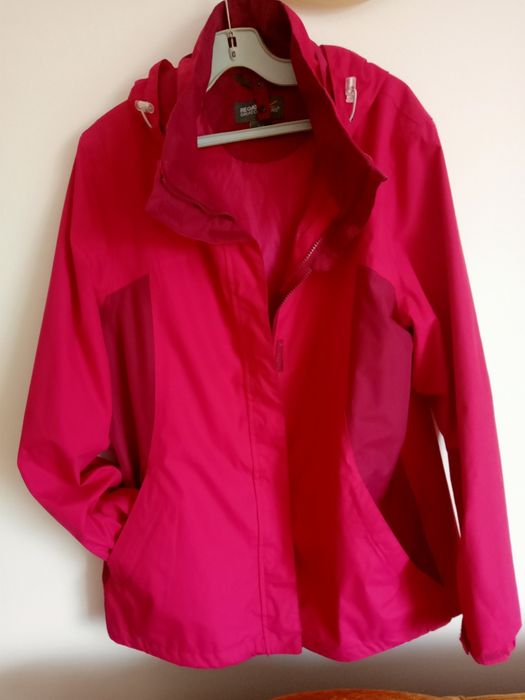 Яке есенно -пролетно.Женско.