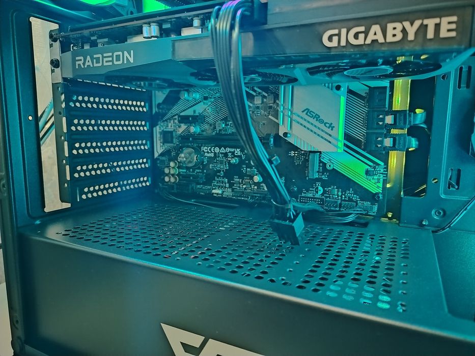 Геймърски компютър Ryzen 7 3700X / RX 6600 8GB / 16GB RAM – Перфектен за 1080p!