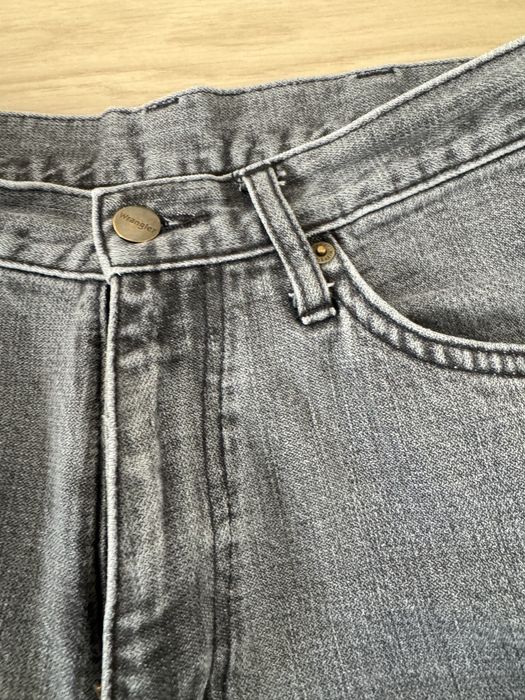 Джинсы серые Wrangler