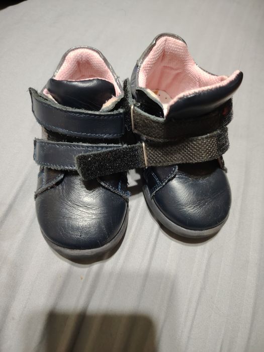 Vând ghetuțe din piele ,. 80 lei