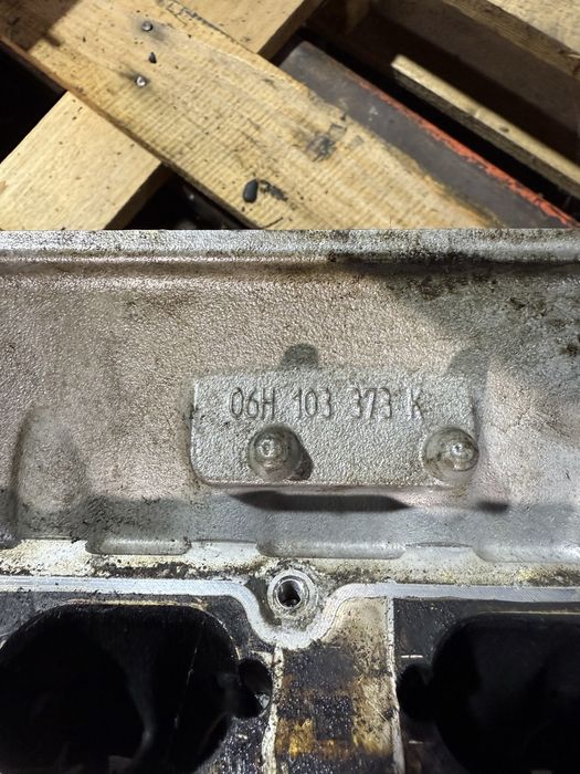 Глава за Aиди A4 B8 A5 Q5 seat leon VW 1.8 TFSI BZB 06H103373K
