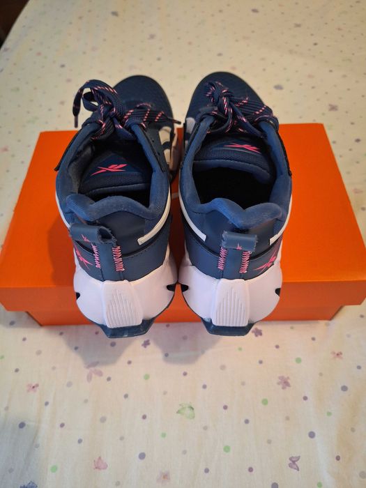 Чисто нови дамски маратонки REEBOK