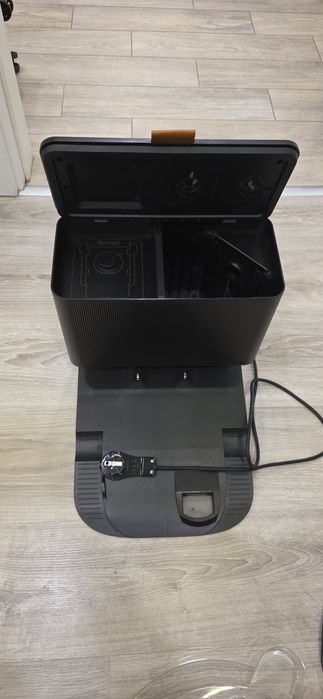 Прахосмукачка робот iRobot j7+