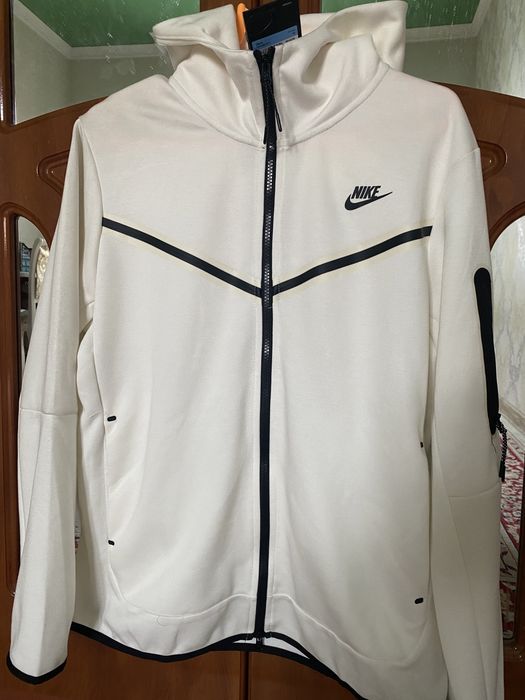 nike tech fleece white