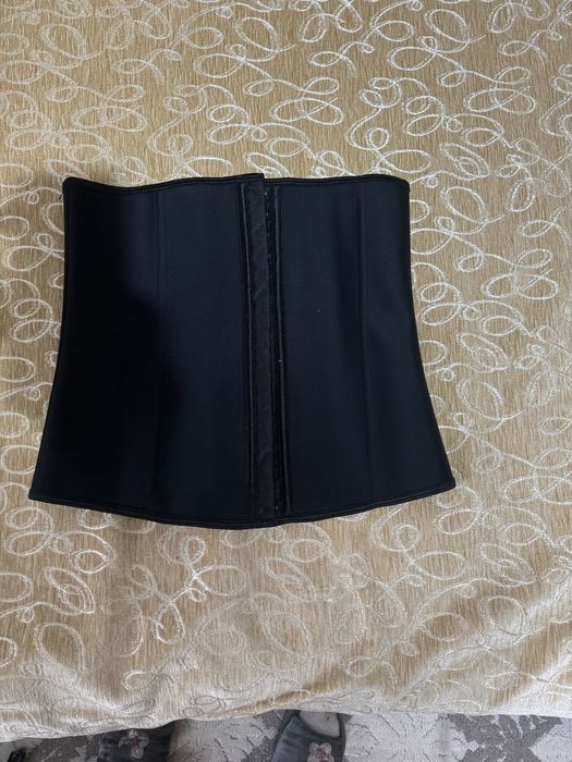 Утягиващий пояс карсет