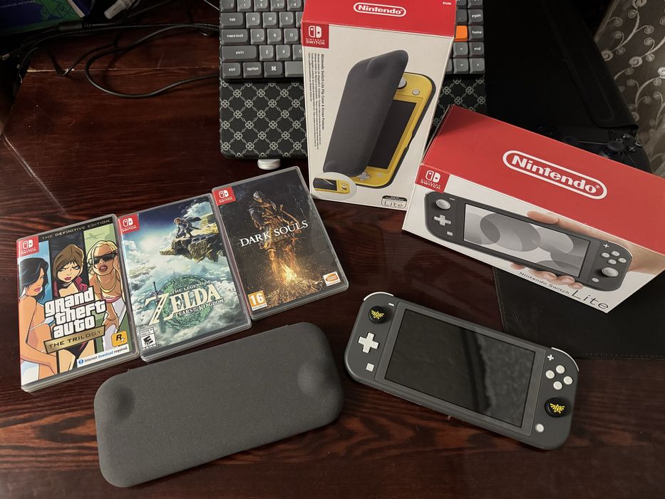 Продаю Nintendo Switch Lite в иделаьном состоянии