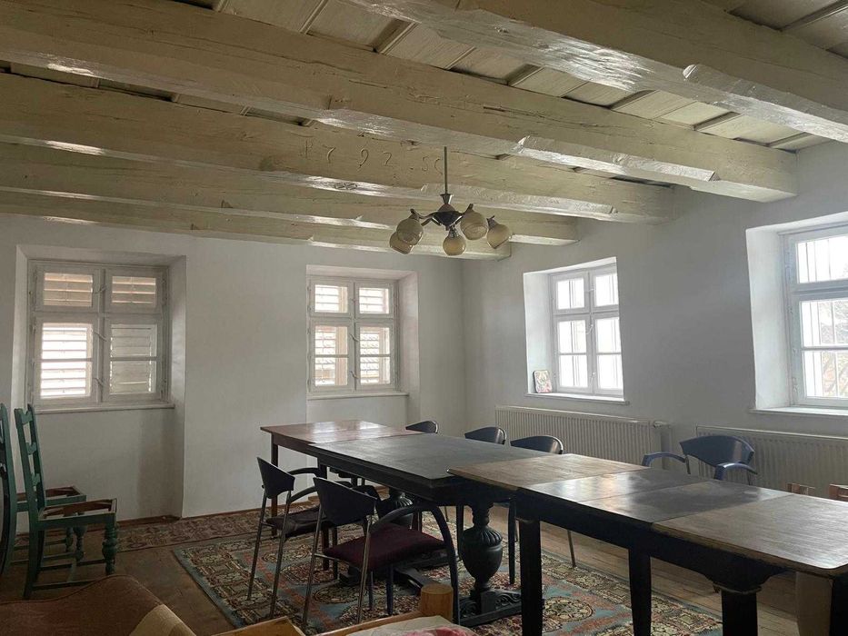 casa de inchiriat.posibil Cazare muncitori etc.