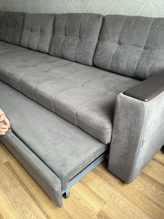 Диван в гостиную комнату