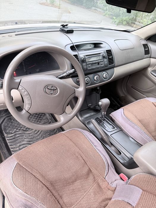 Toyota Camry LE 30