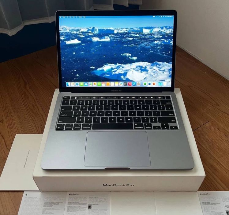 MacBook m1 pro 8/256 98% 26 цикл