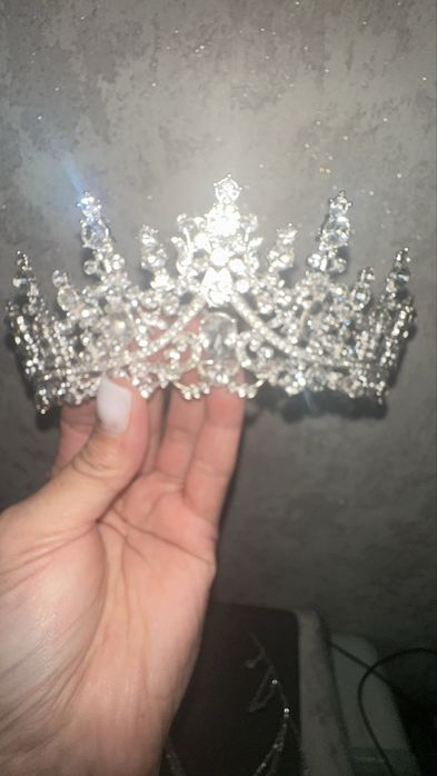 Продам очень красивая  свадебные  платья