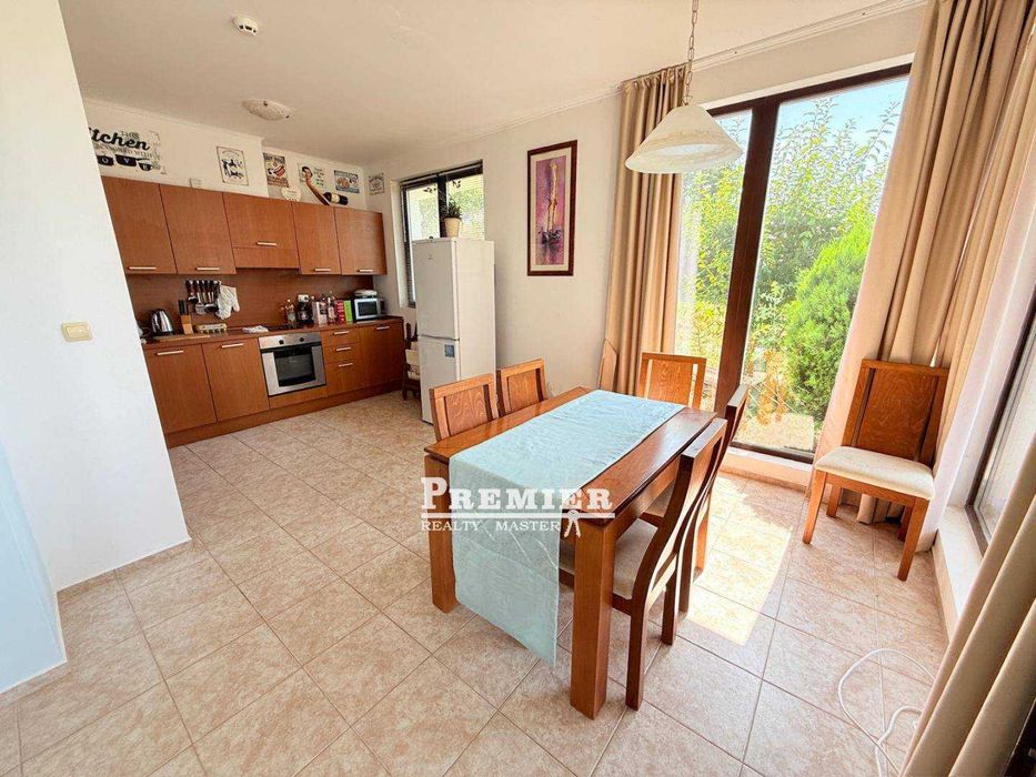 Къща в затворен, охраняем комплекс в Кошарица