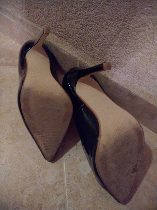 Продавам официални дамски обувки