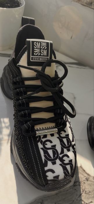 Steve Madden сникърси