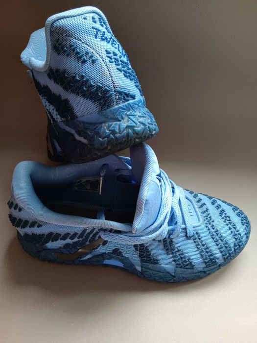 Nike Ja 3 "All Star / Cobalt Bliss" (cod stil HF2793-400). Acesta este al treilea pantof de baschet din linia semnătură a jucătorului NBA Ja/. Nr 42,5