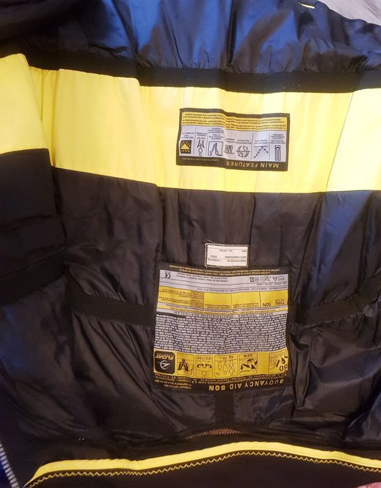 Geacă FLOAT Technology, (preț piață 500 €)