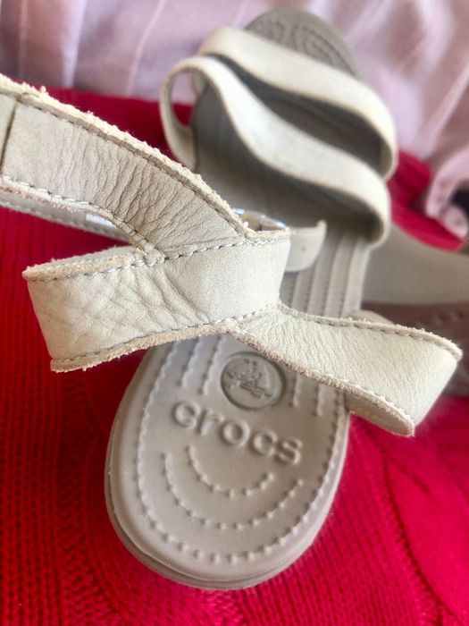 Vând Sandale marca CROCS
