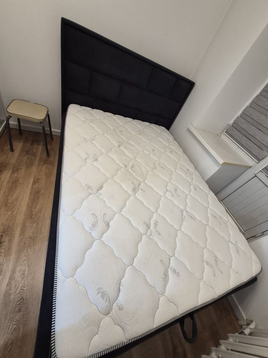 Продам двуспальную кровать с матрасом