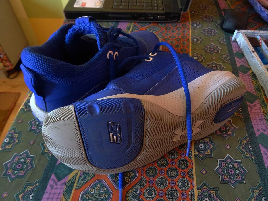 продавам маратонки under armour sc 3,номер 36,5 .