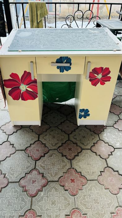 Туалетный столик с зеркалом