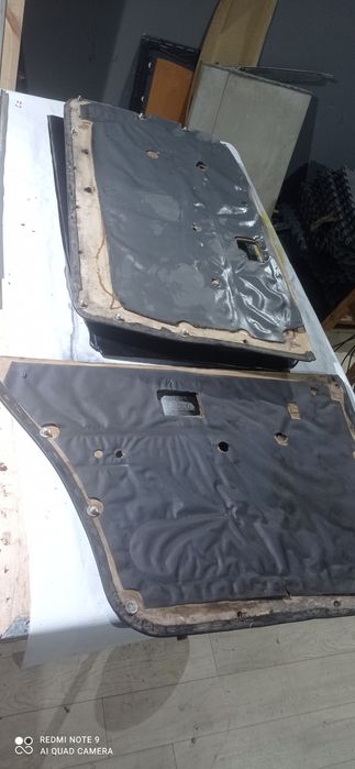 Обшивка дверей, кожаные карты