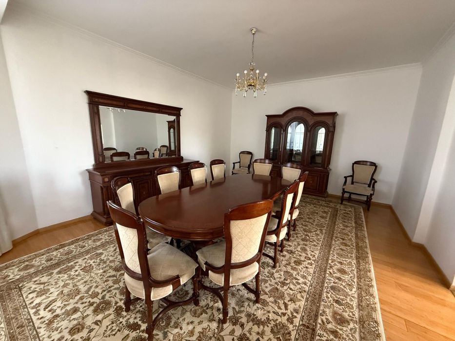 Продам комод и витрину в гостиную