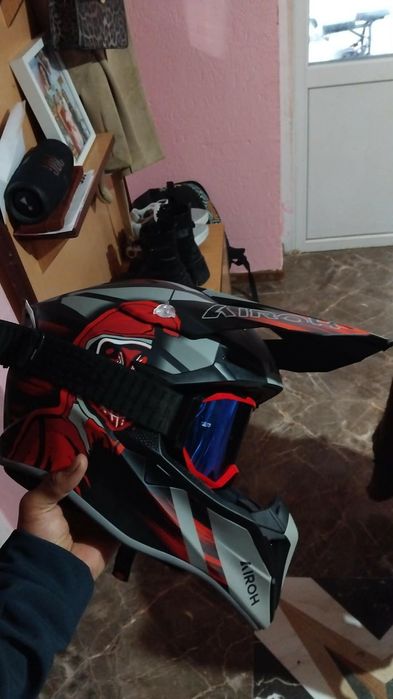 Vând echipament moto nou