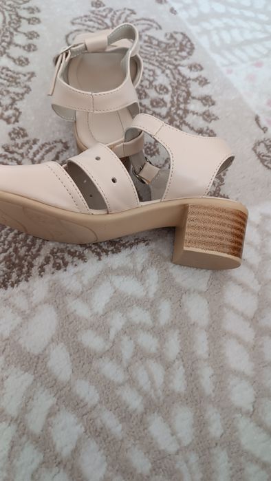 Дамски сандали..