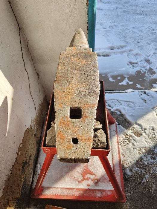 Наковальня со станиной