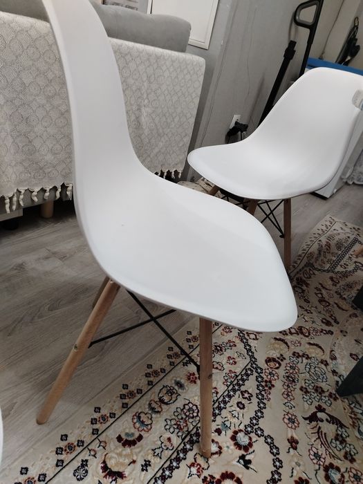 Стулья пластиковые белые 6 шт