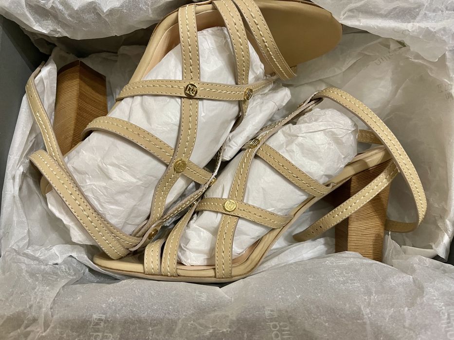 Босоножки кожаные Ballin