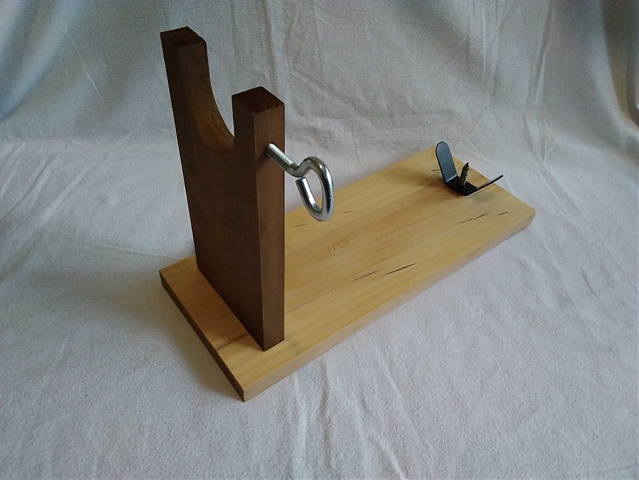 Продавам поставка за хамон или еленски бут