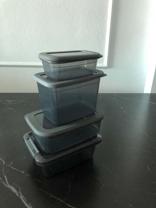 Набор контейнеров для еды.