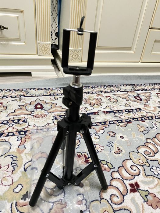 Продаю штатив за 2.000 тг.НОВЫЙ