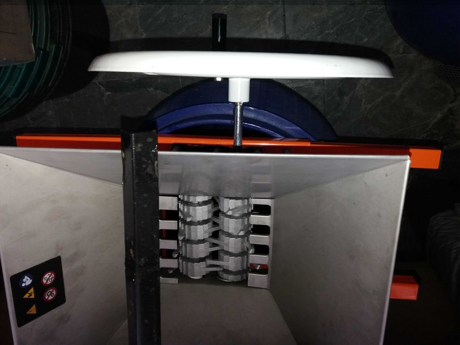 Zdrobitor fructe cu samburi role tamburi aluminiu cuva inox 57x37x23cm