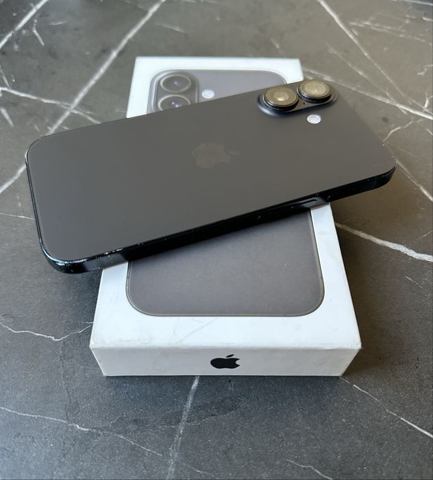 IPhone 16 Black 128GB Счупен екран