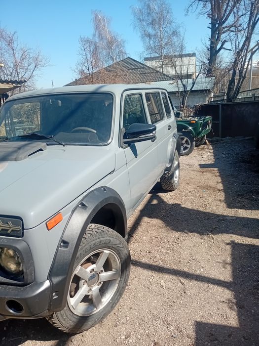 Продам ниву 21310