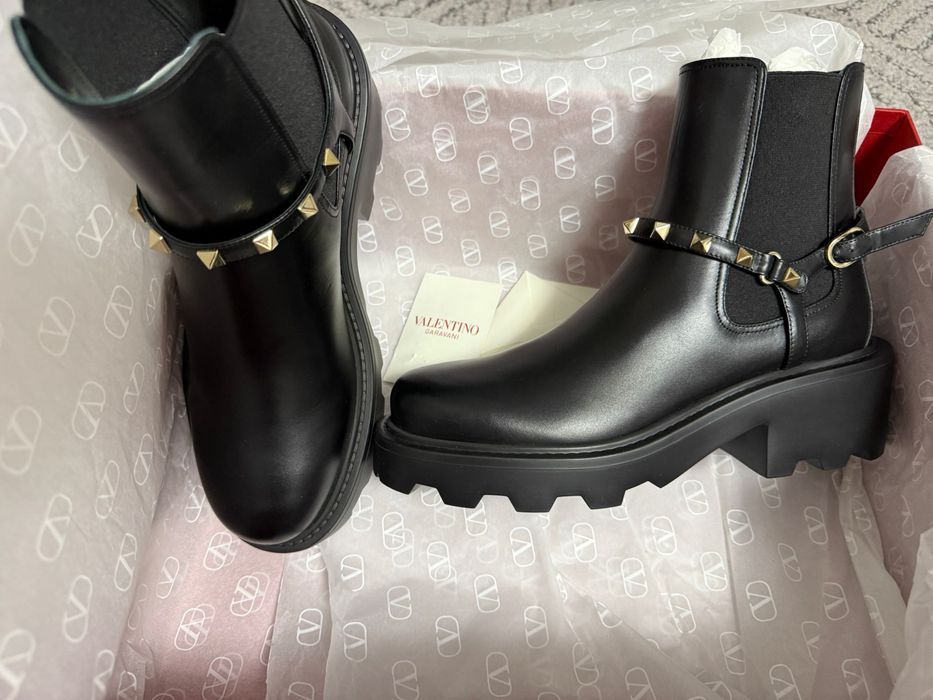 Ghete Valentino Garavani marimea 36 Noi originale din Outlet Barcelona